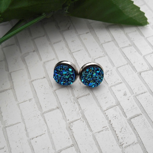 🆕️ Druzy Stud Earrings - Picture 4 of 8